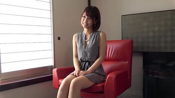 Sana Asakura, a 27-year-old ex-piano teacher gives in to her passion and performs like an amateur.