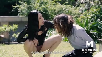 Chinese beauty Xia Qing Zi in wild animal-themed porn video